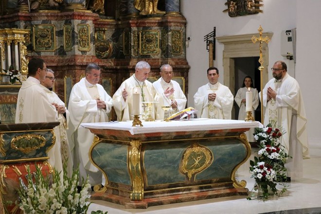U povodu Male Gospe, zaštitnice Varaždinske županije, biskup Josip Mrzljak predvodio misno slavlje u varaždinskoj katedrali